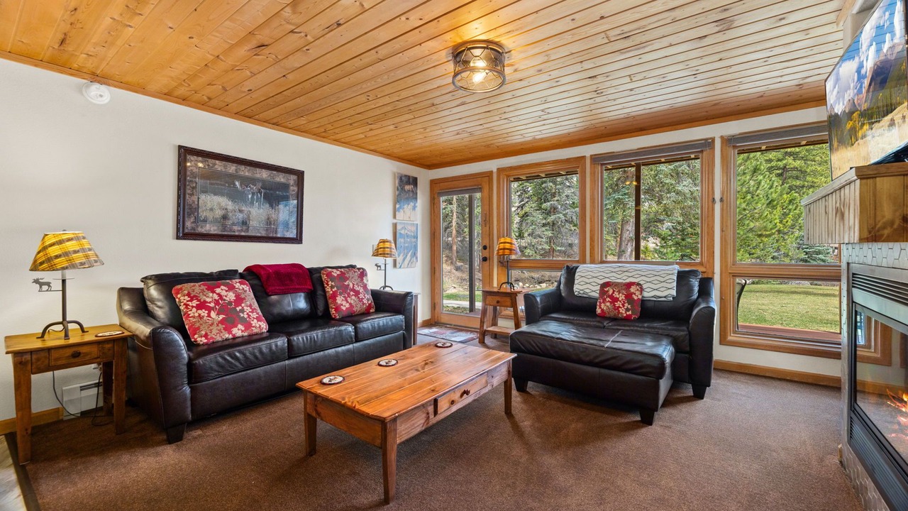 Photo of Livingroom in Fall River Estates