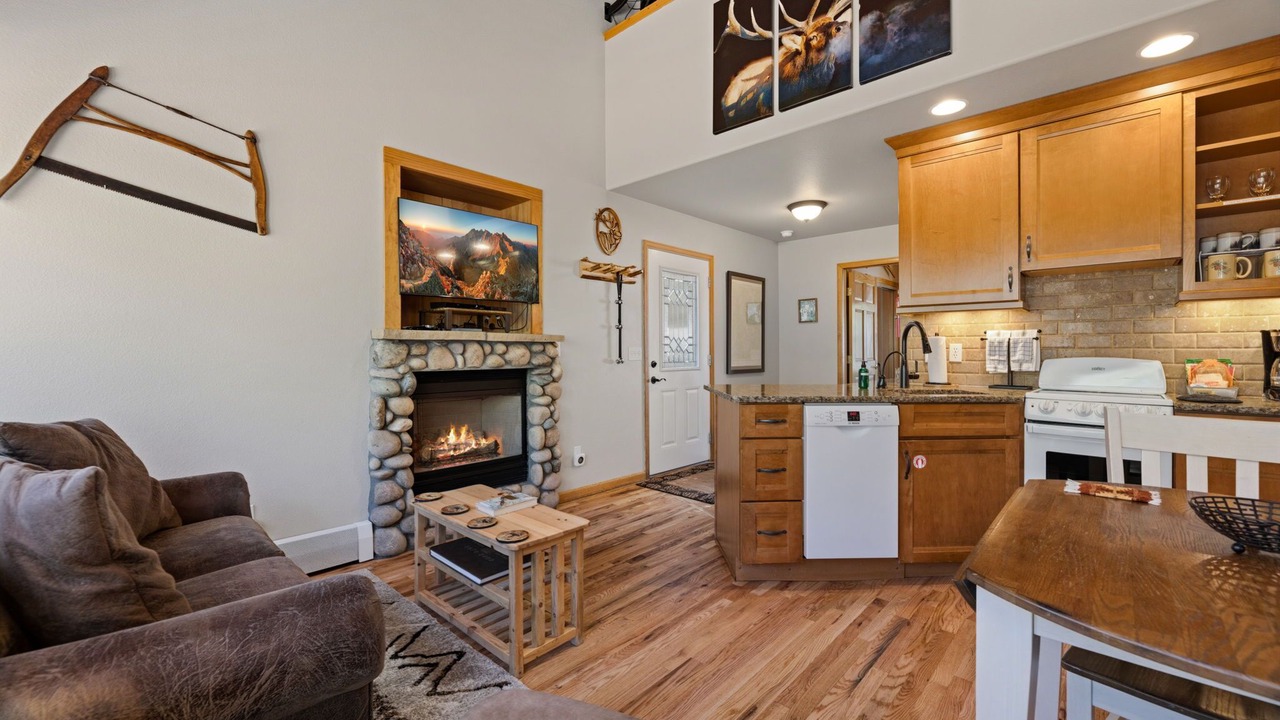 Photo of Livingroom in Fall River Estates