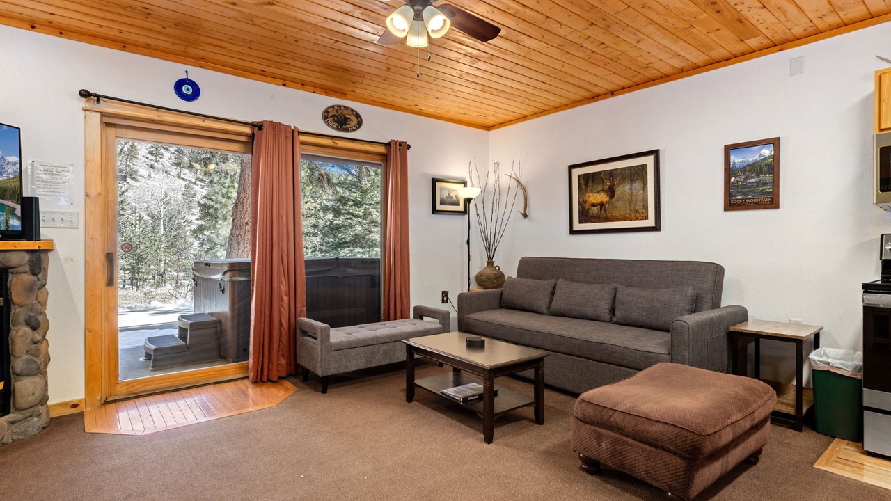 Photo of Livingroom in Fall River Estates