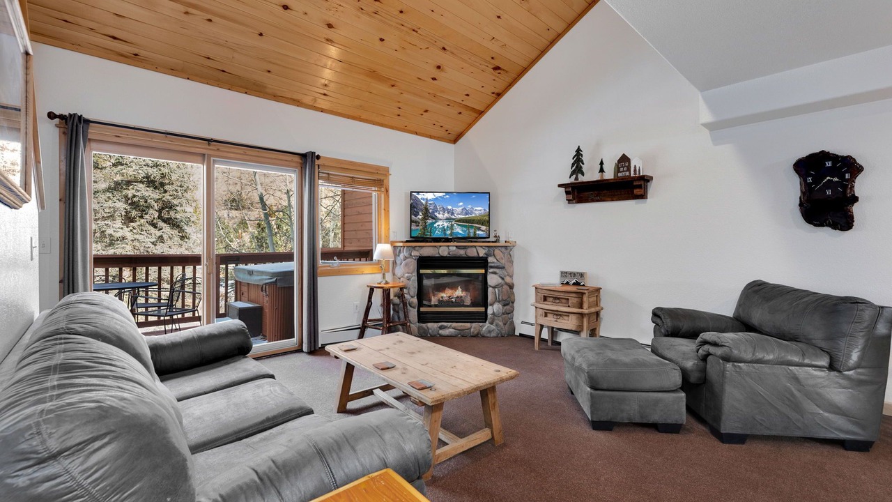 Photo of Livingroom in Fall River Estates