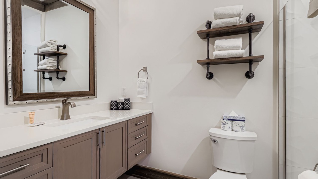 Photo of Bathroom in Lakeside Village