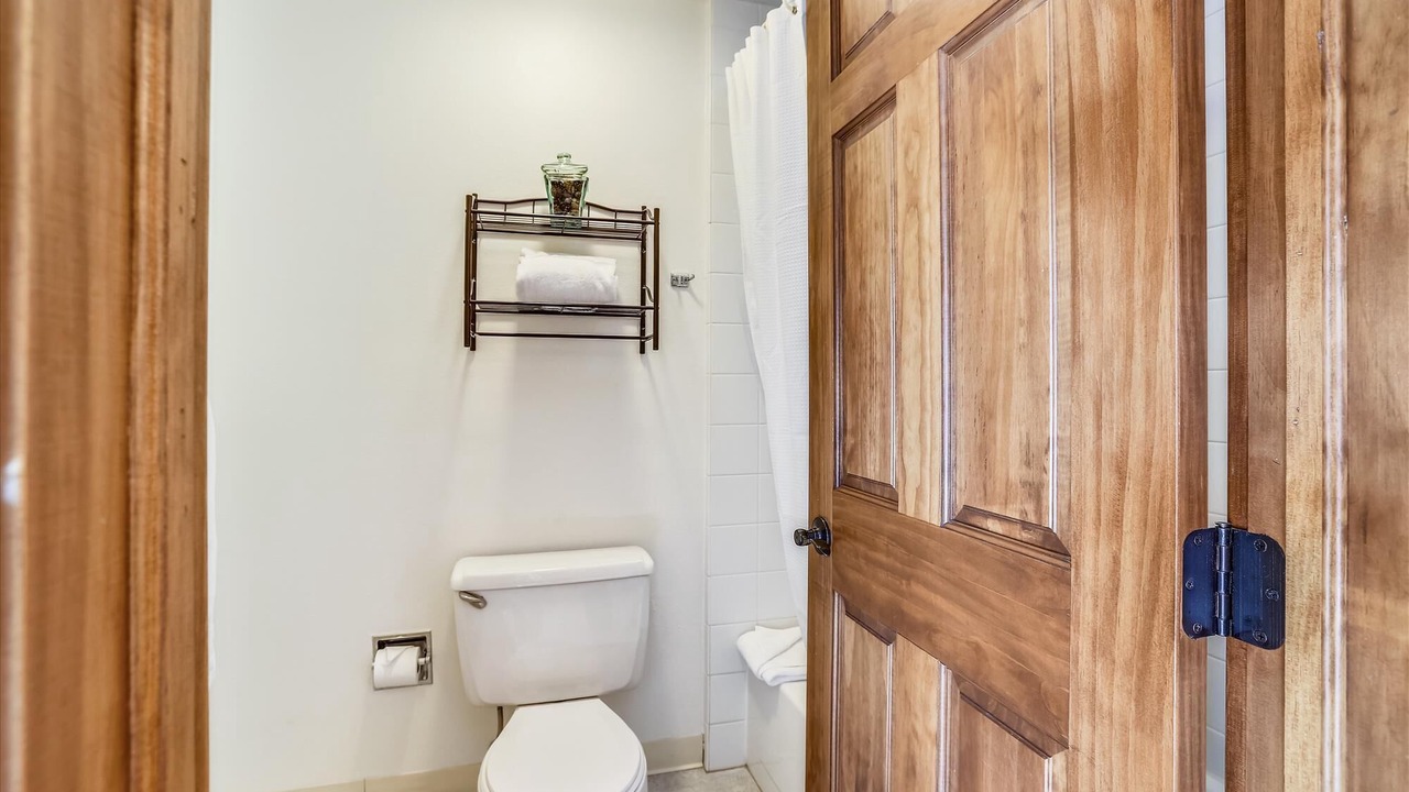 Photo of Bathroom in Four O'Clock