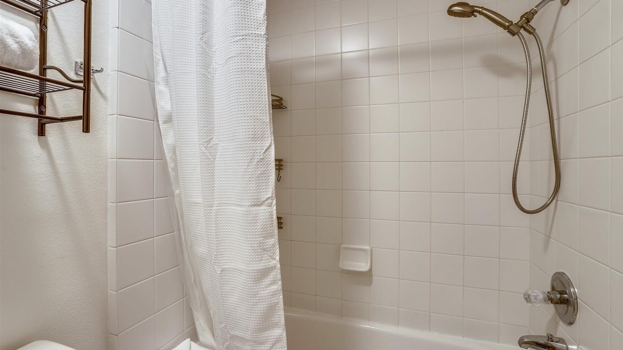Photo of Bathroom in Four O'Clock