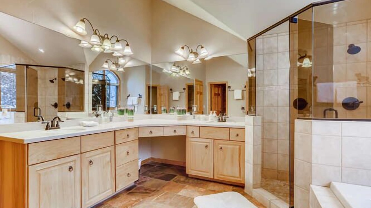 Photo of Bathroom in Three Peaks