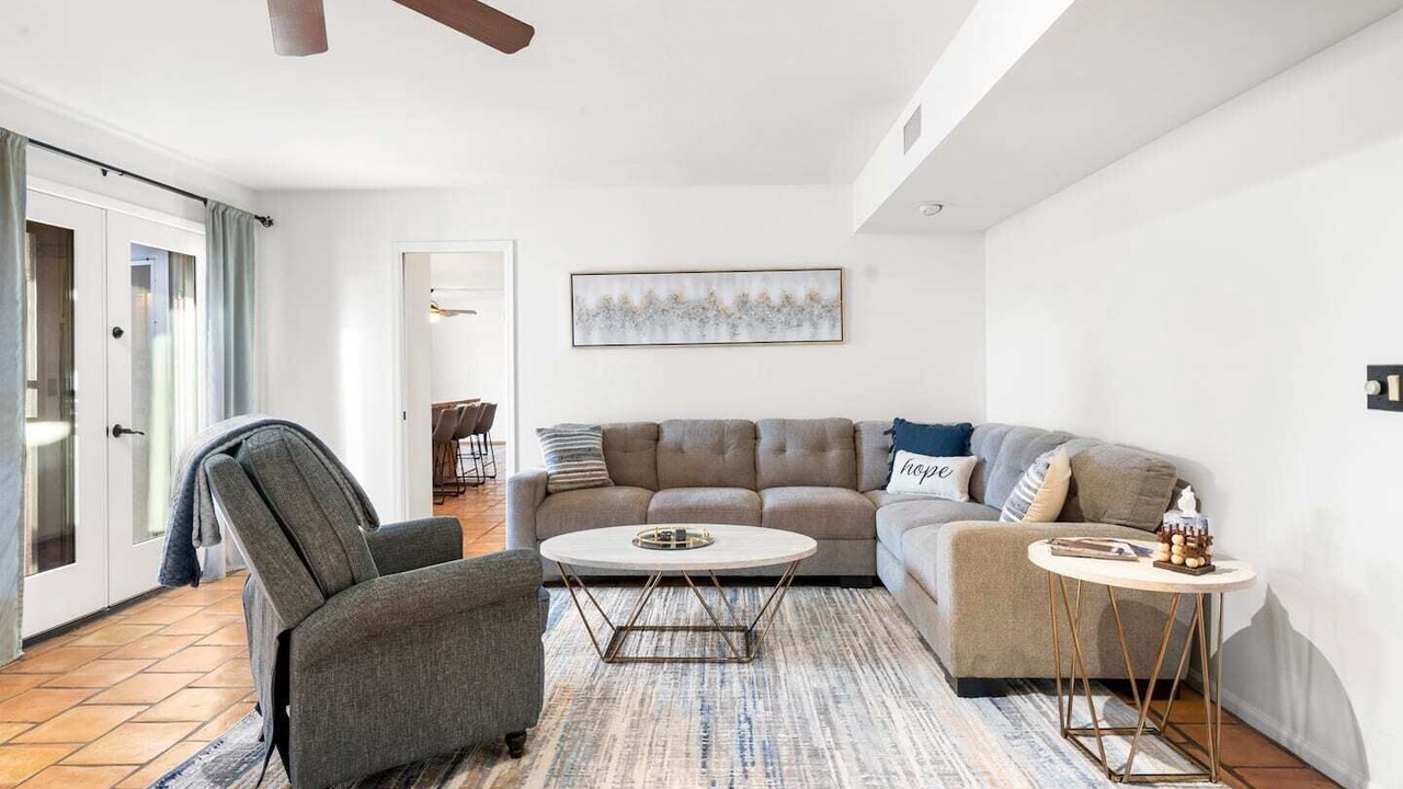 Photo of Livingroom in Raskin Estates
