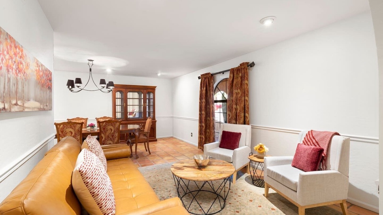 Photo of Livingroom in Raskin Estates