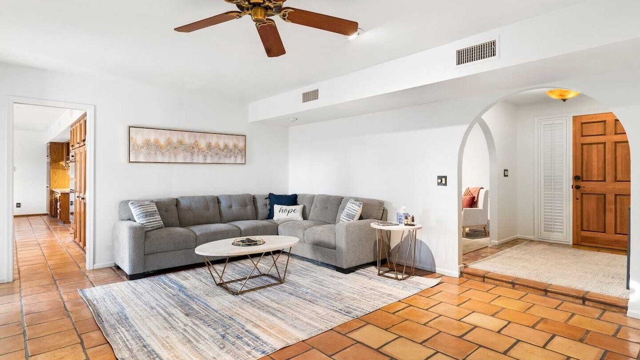 Photo of Livingroom in Raskin Estates