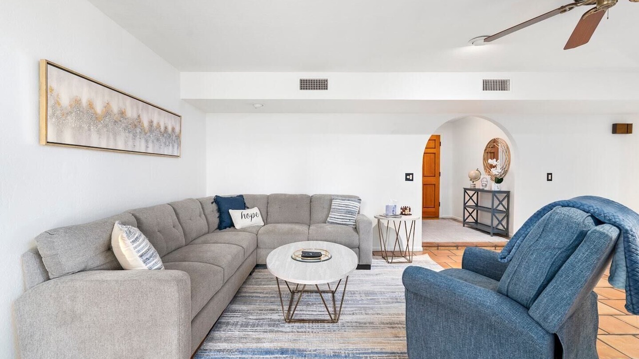 Photo of Livingroom in Raskin Estates