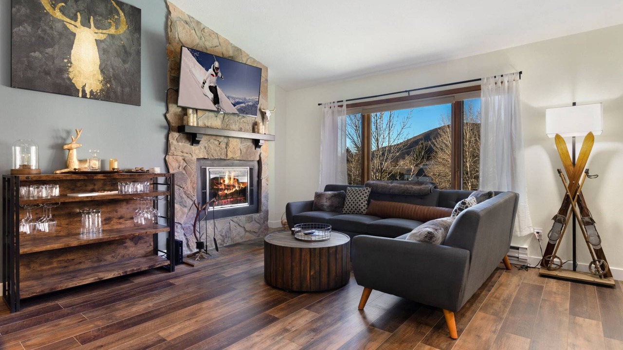 Photo of Livingroom in Avon