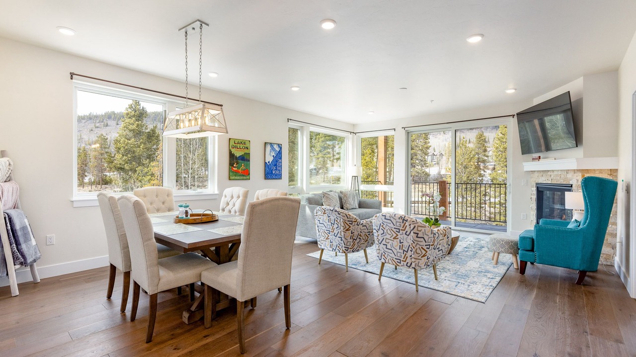 Photo of Livingroom in Lakeside Village