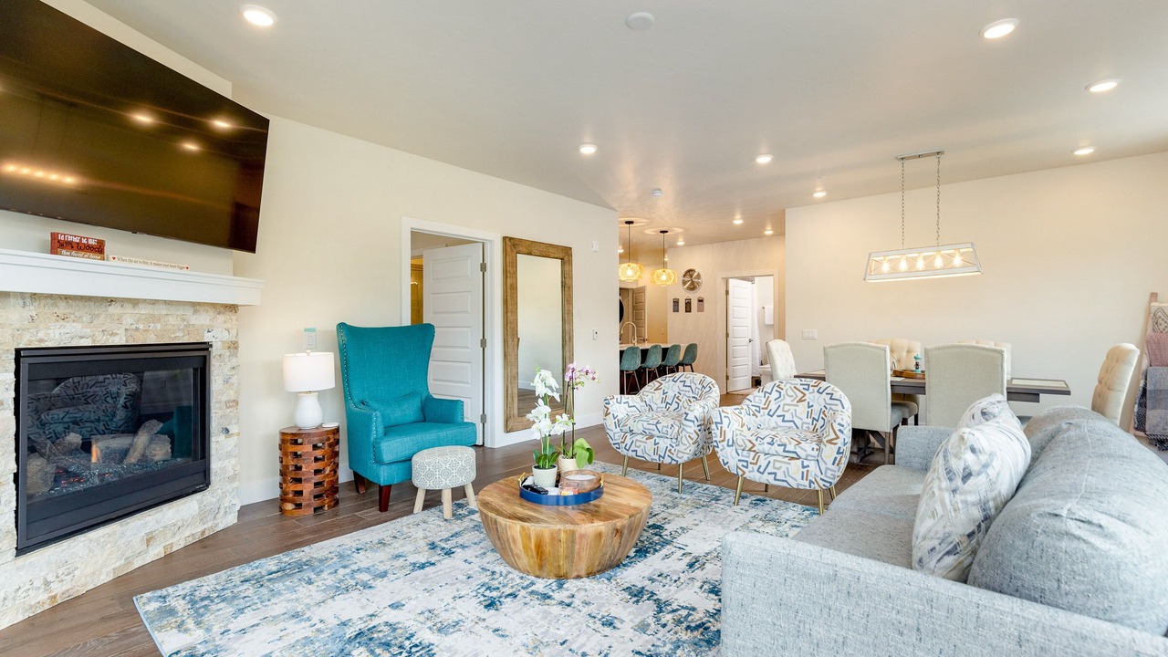 Photo of Livingroom in Lakeside Village