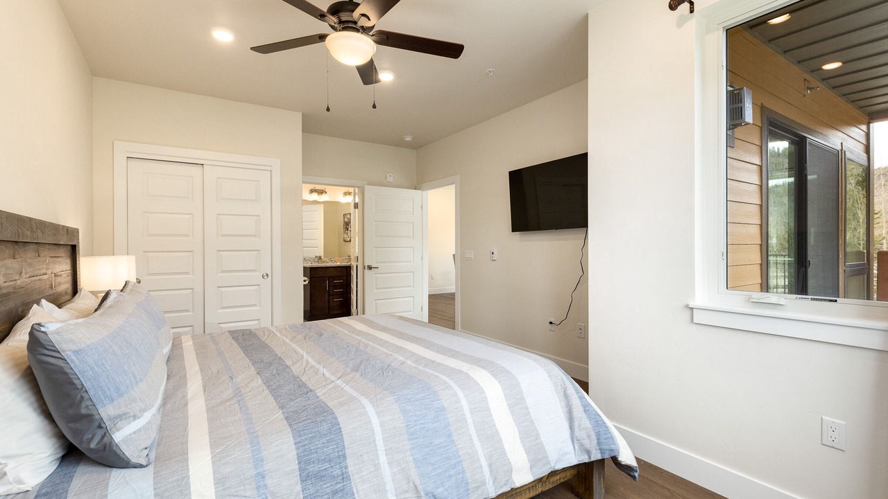 Photo of Bedroom in Lakeside Village