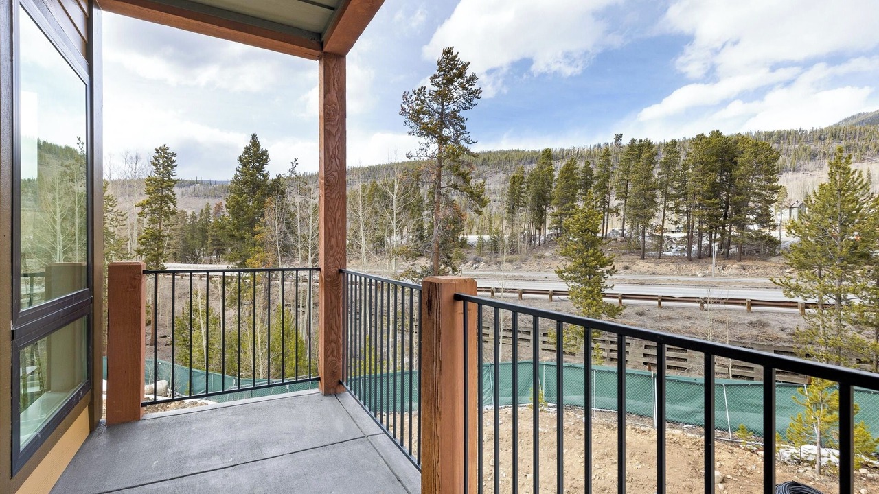 Photo of Patio Balcony in Lakeside Village