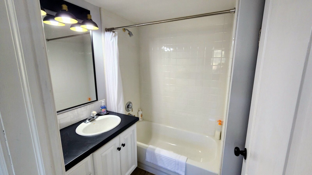 Photo of Bathroom in Harbor Village