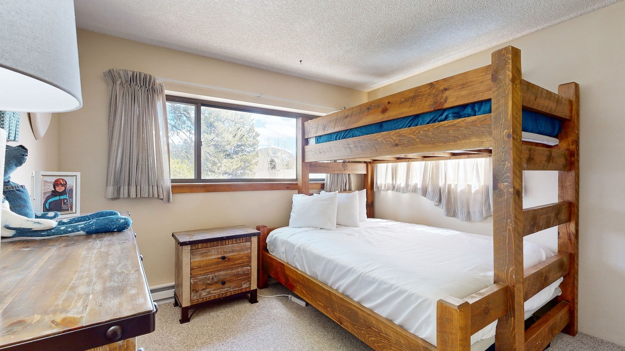 Photo of Bedroom in Four O'Clock