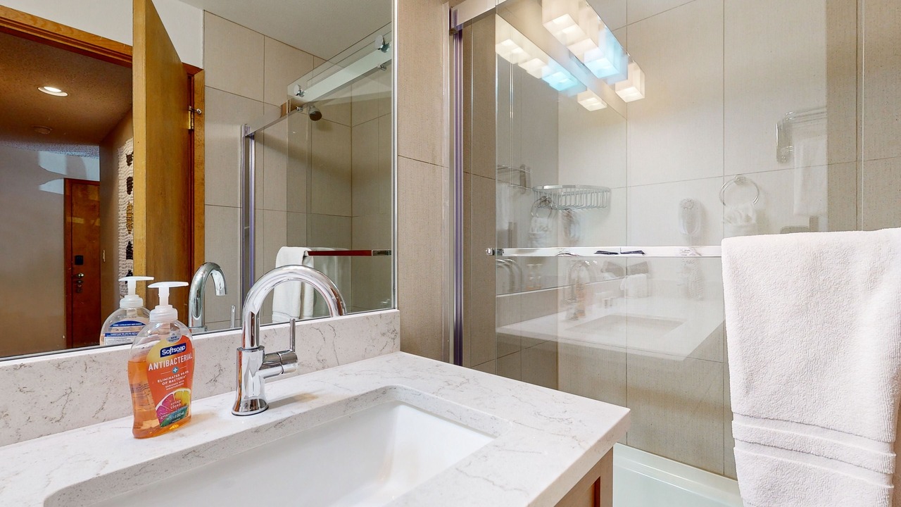 Photo of Bathroom in Four O'Clock