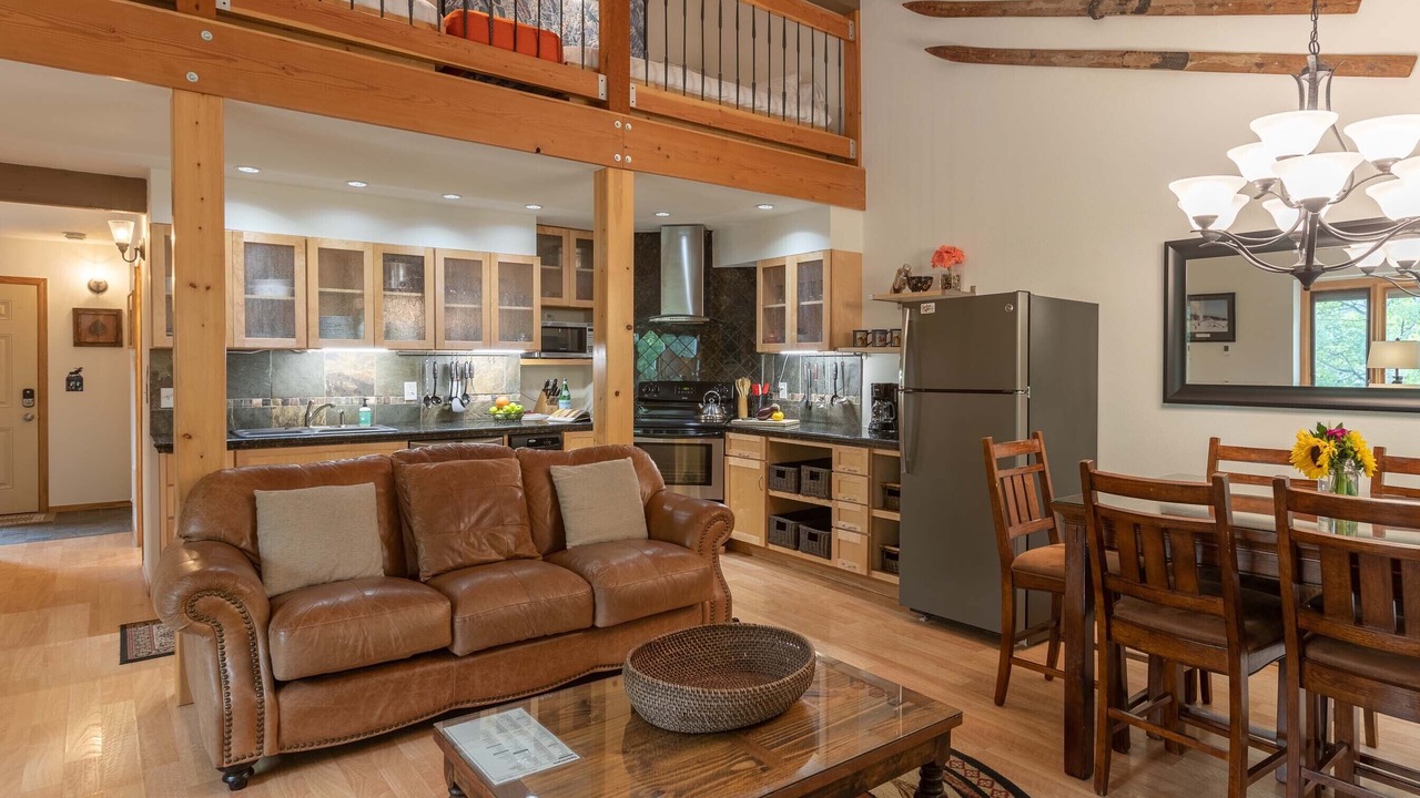 Photo of Livingroom in Teton Pines