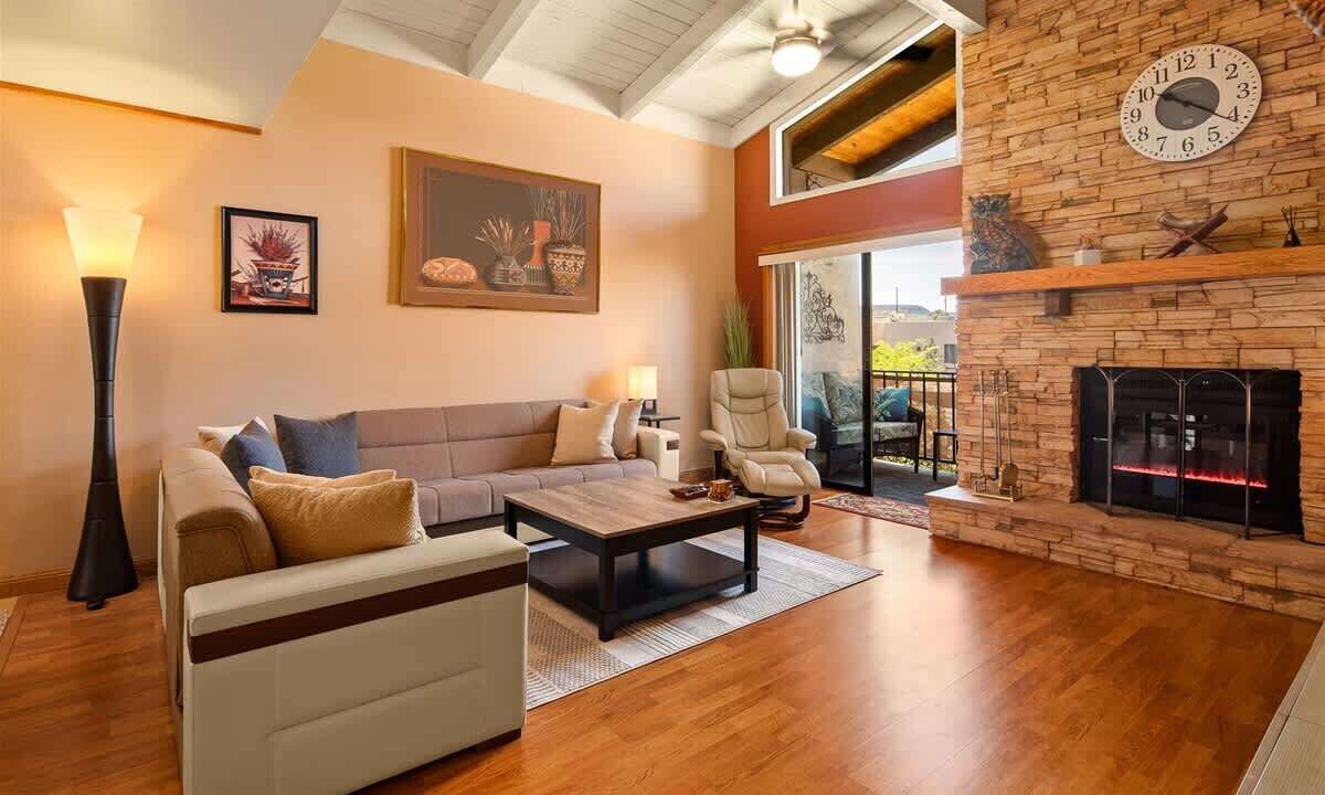 Photo of Livingroom in Oak Creek