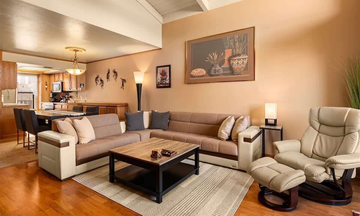 Photo of Livingroom in Oak Creek
