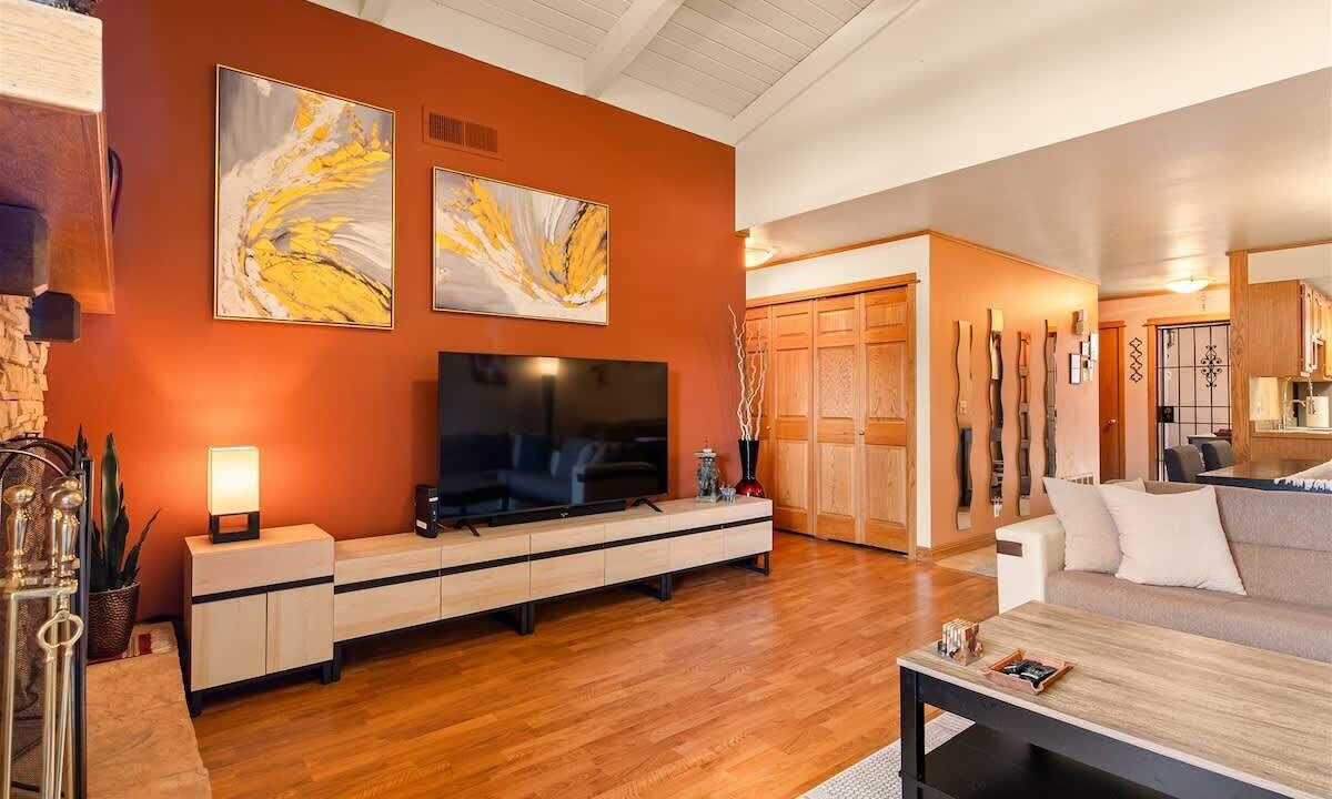 Photo of Livingroom in Oak Creek