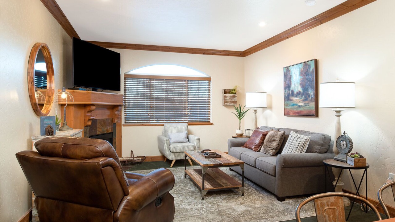Photo of Livingroom in Midway