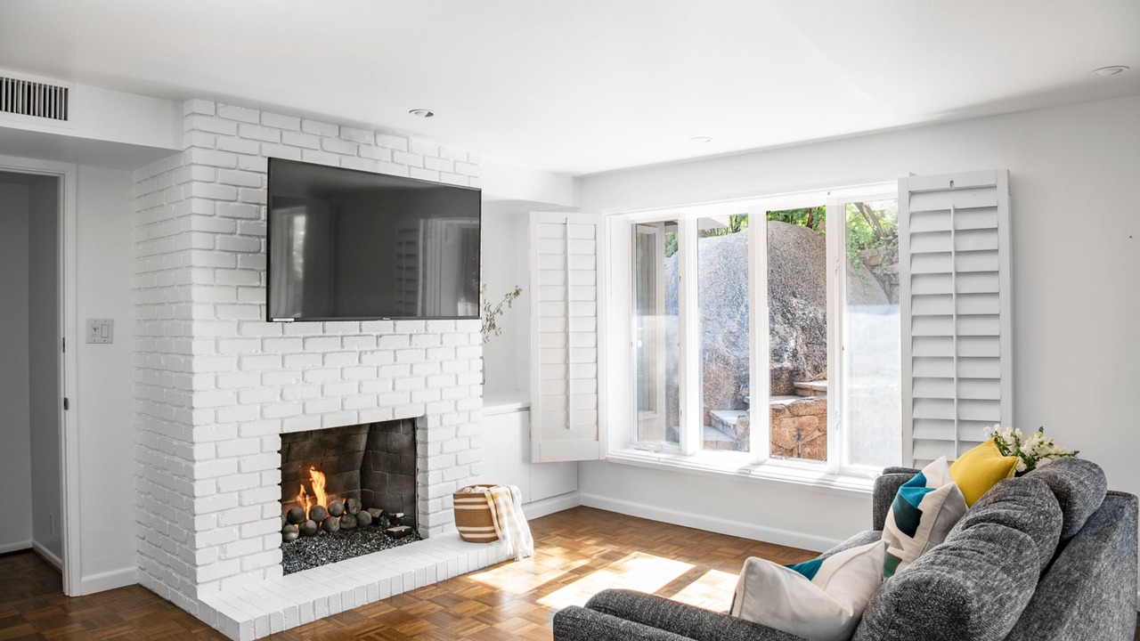 Photo of Livingroom in Camel Dale Properties