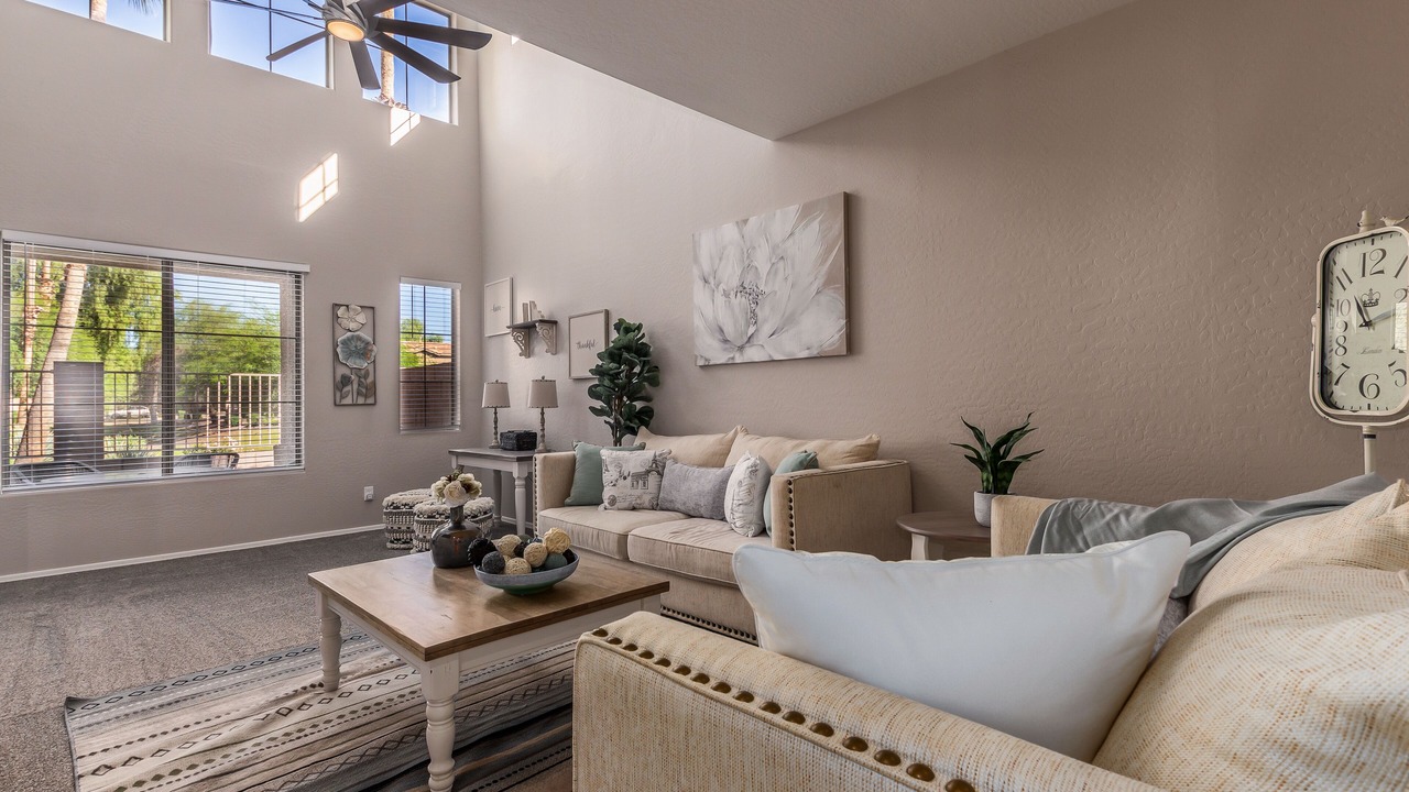 Photo of Livingroom in Alta Mesa