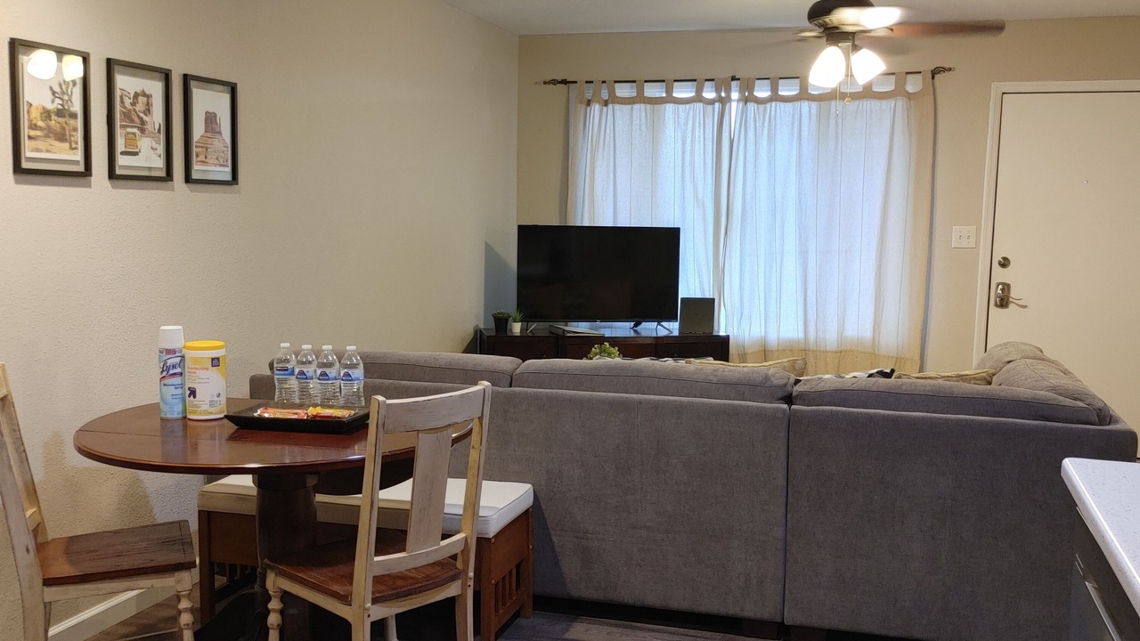 Photo of Livingroom in Kyrene-Superstition