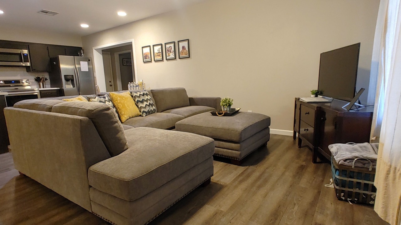 Photo of Livingroom in Kyrene-Superstition
