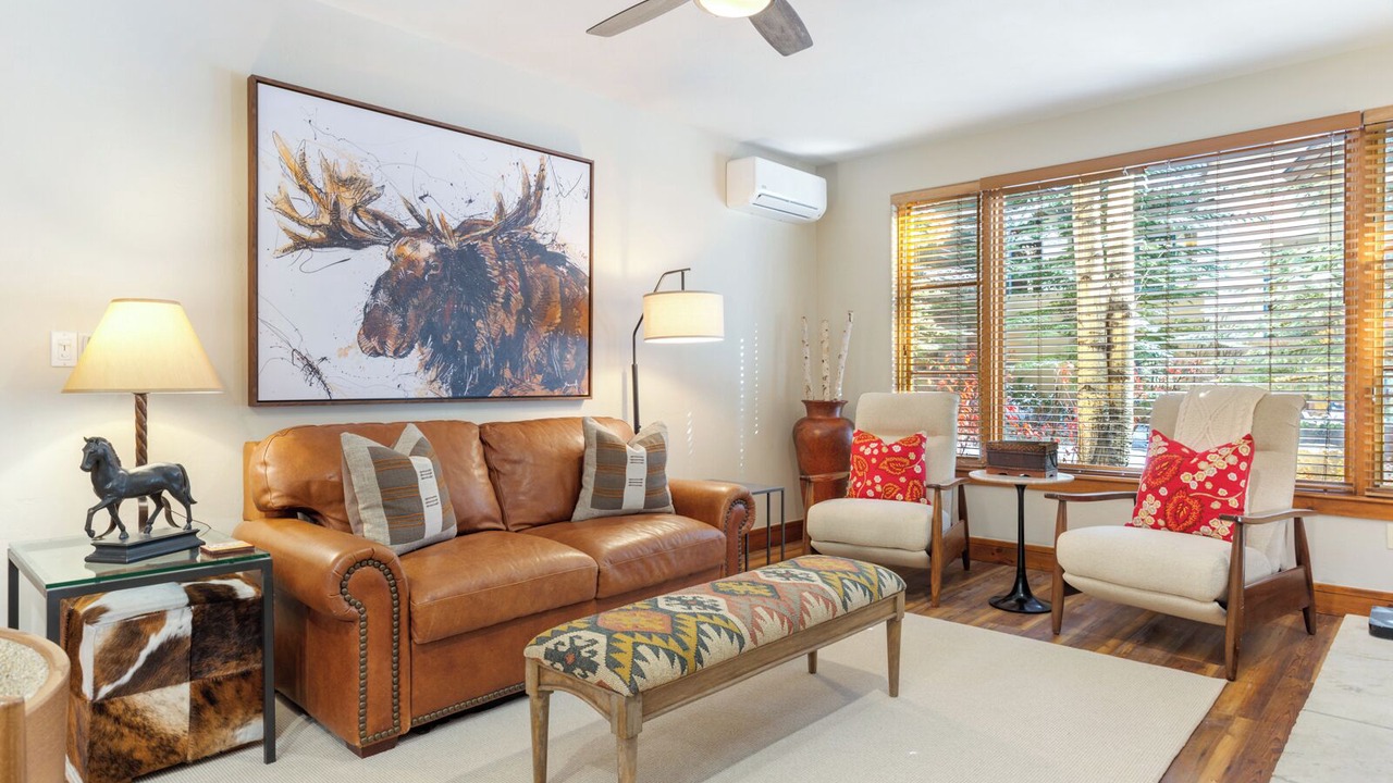 Photo of Livingroom in Edwards