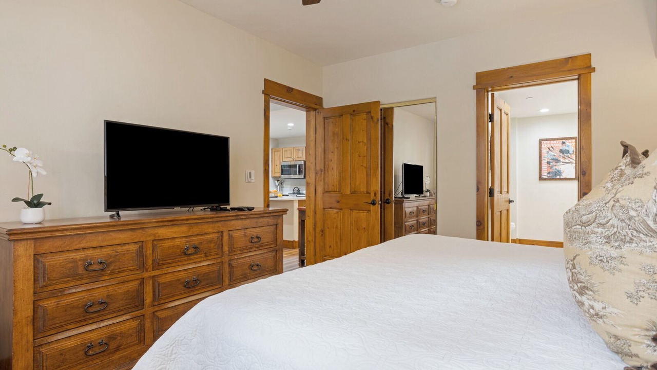 Photo of Bedroom in Edwards