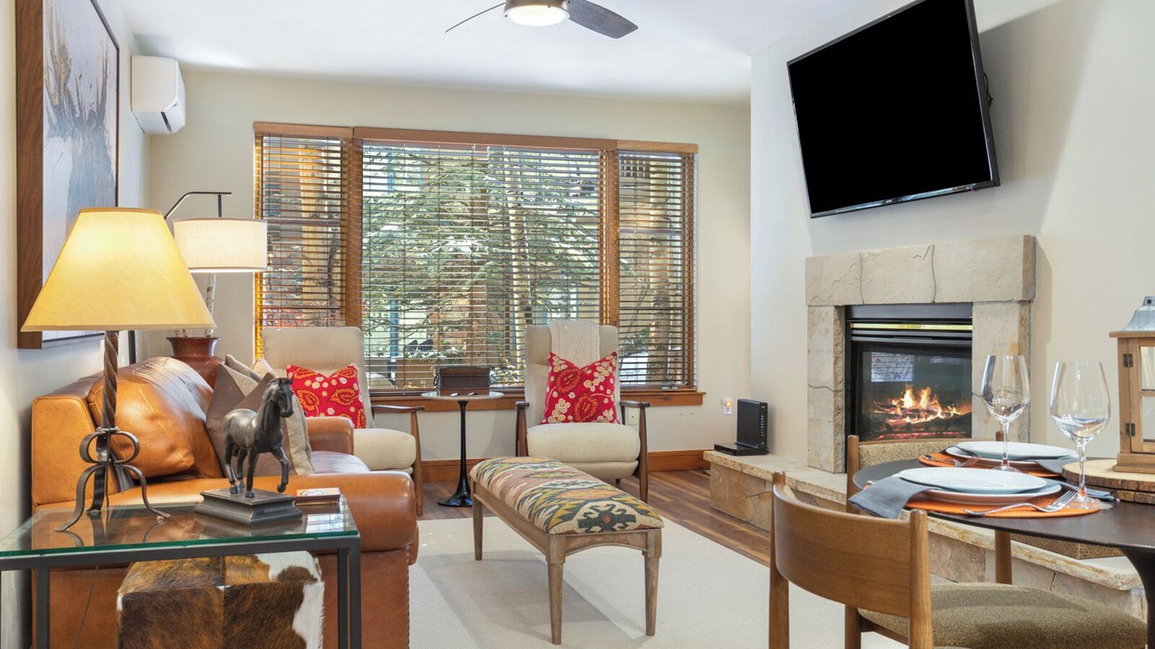 Photo of Livingroom in Edwards