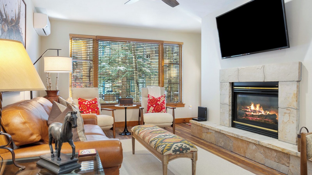 Photo of Livingroom in Edwards