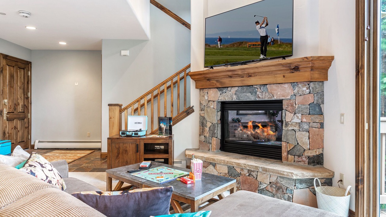 Photo of Livingroom in Edwards