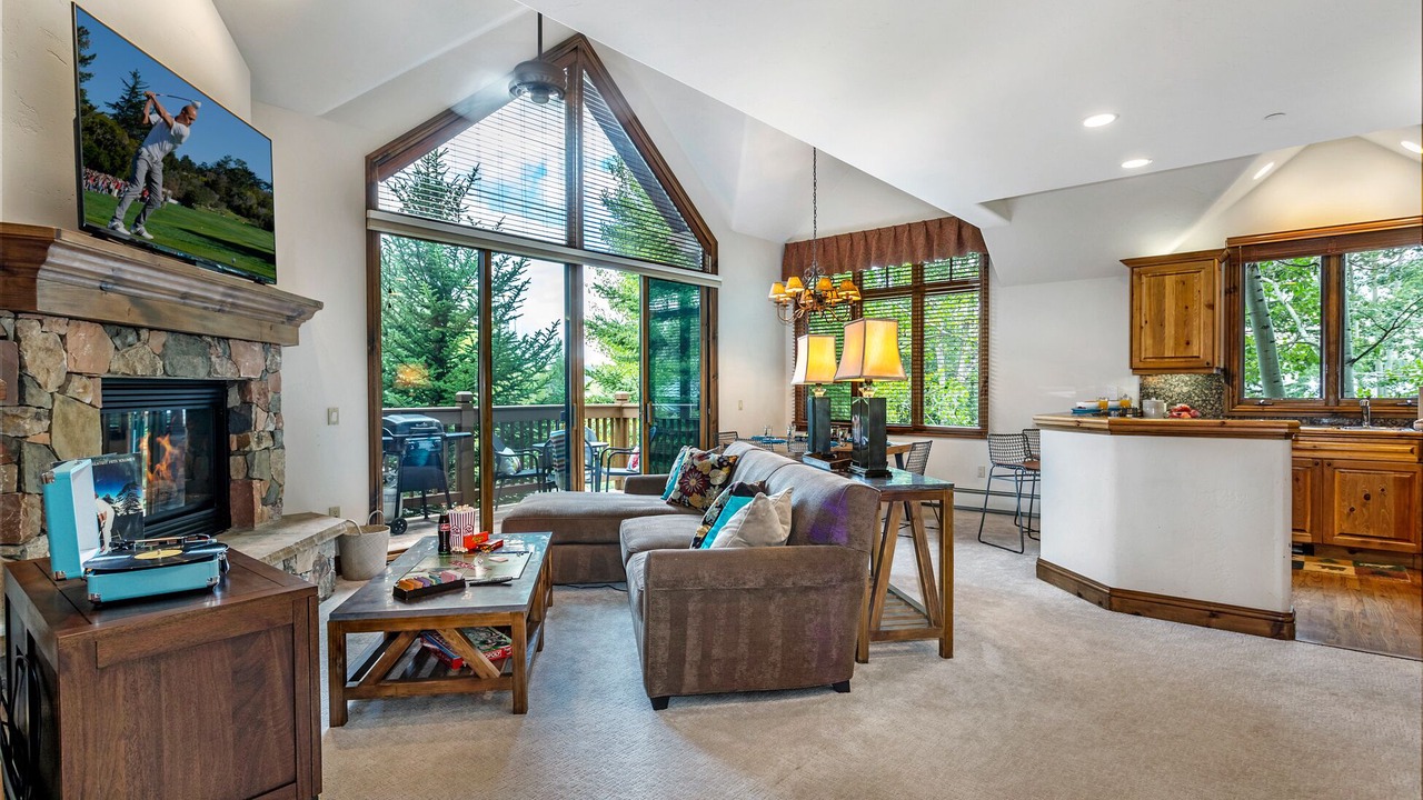 Photo of Livingroom in Edwards
