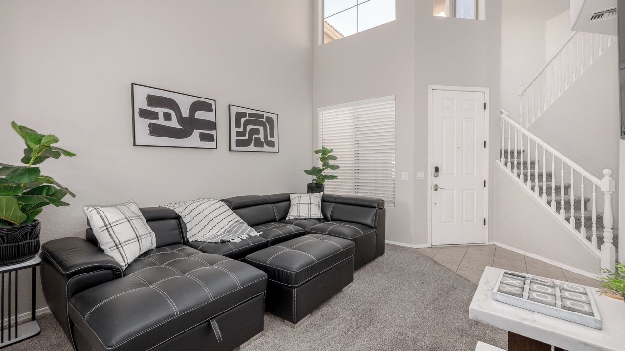 Photo of Livingroom in Alta Mesa