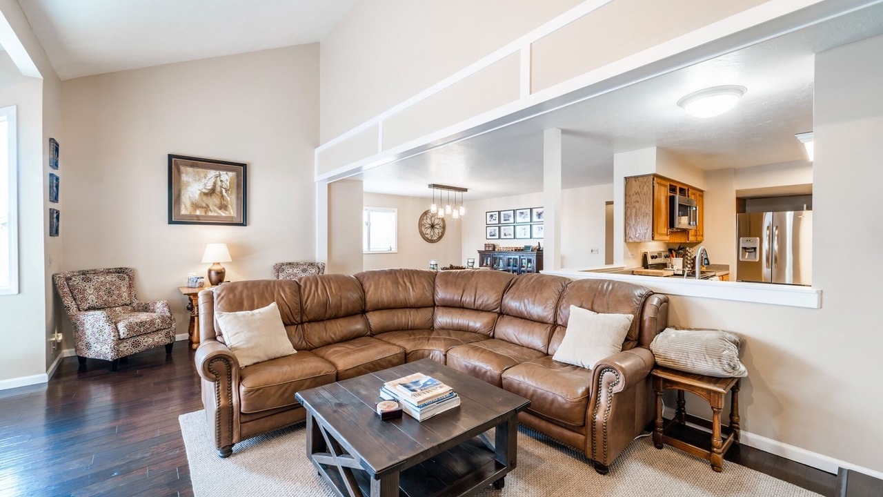 Photo of Livingroom in Cottonwood Heights