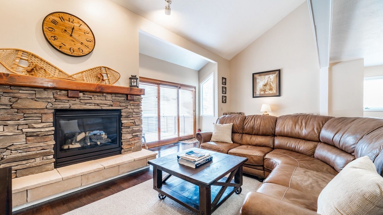 Photo of Livingroom in Cottonwood Heights