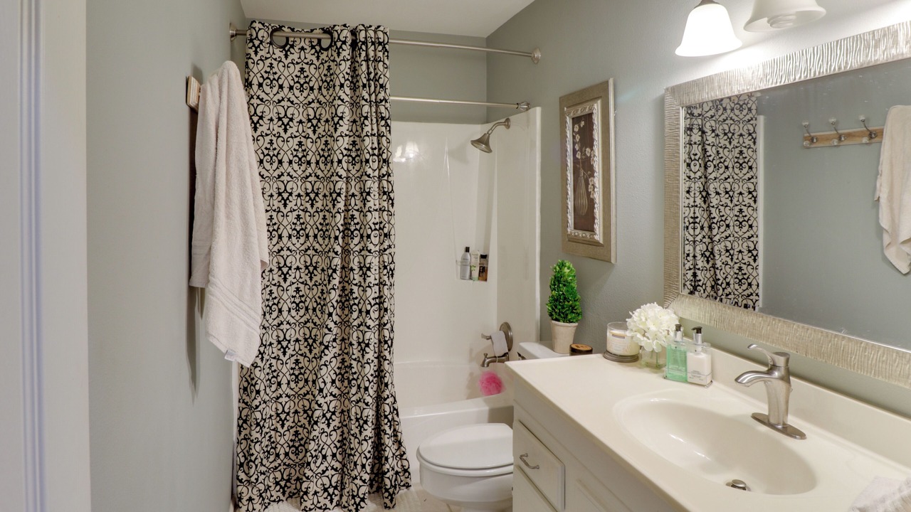 Photo of Bathroom in Lake Hamilton