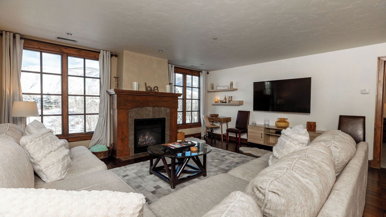 Photo of Livingroom in Avon