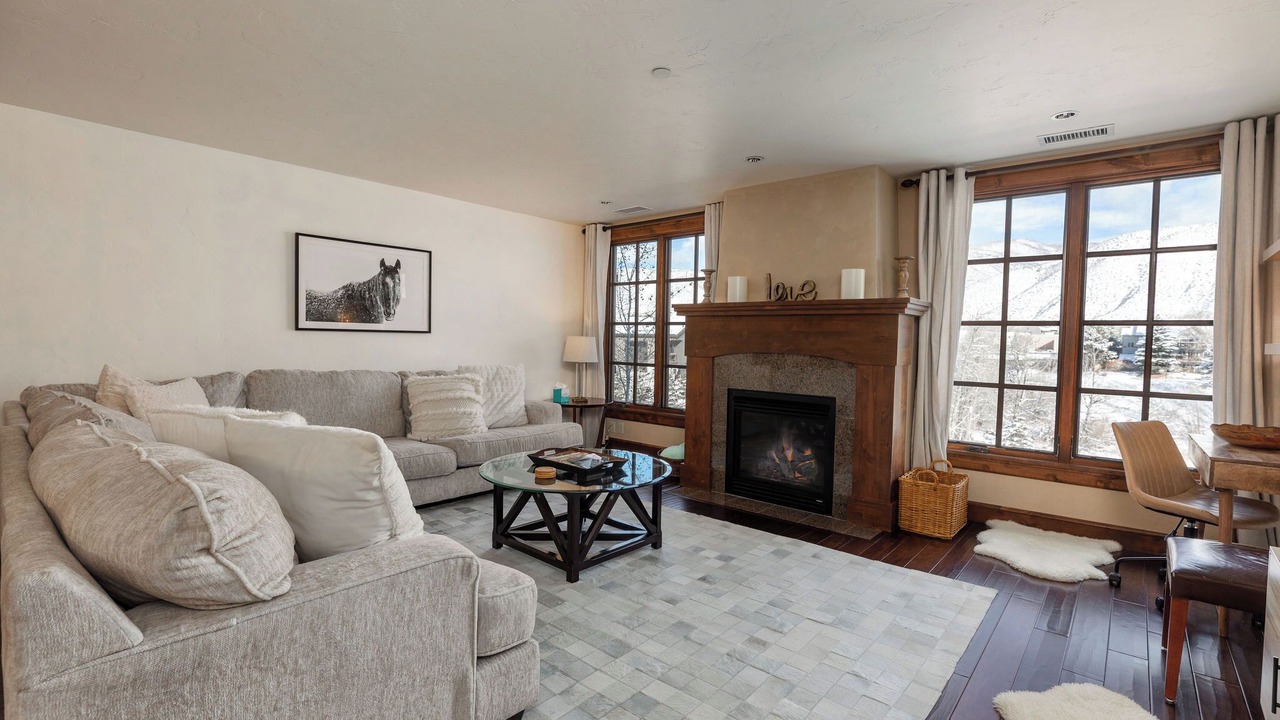 Photo of Livingroom in Avon