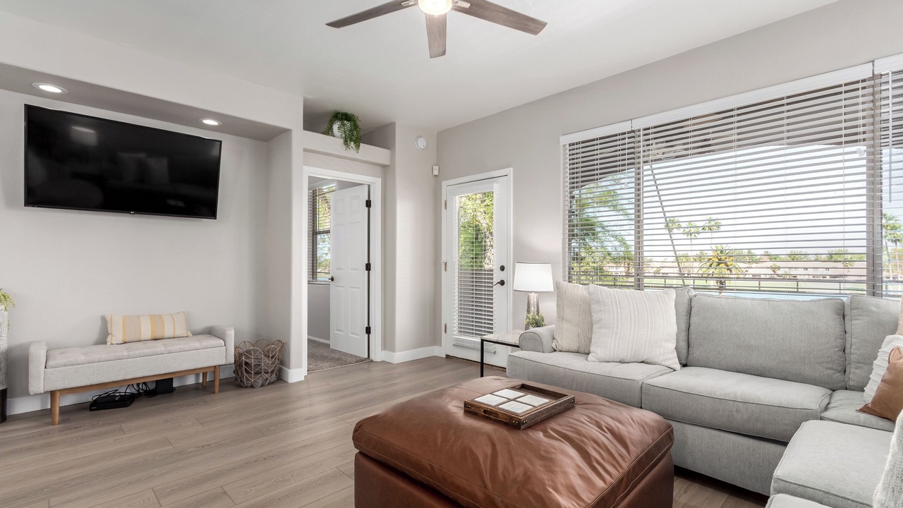 Photo of Livingroom in Alta Mesa
