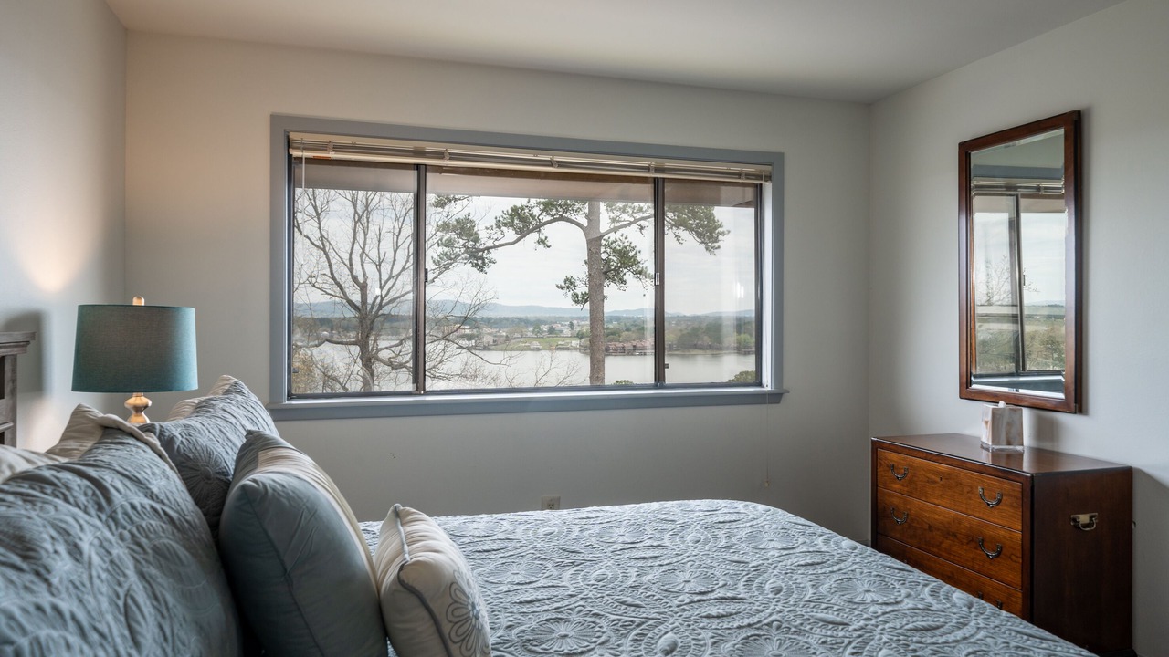 Photo of Bedroom in Lake Hamilton