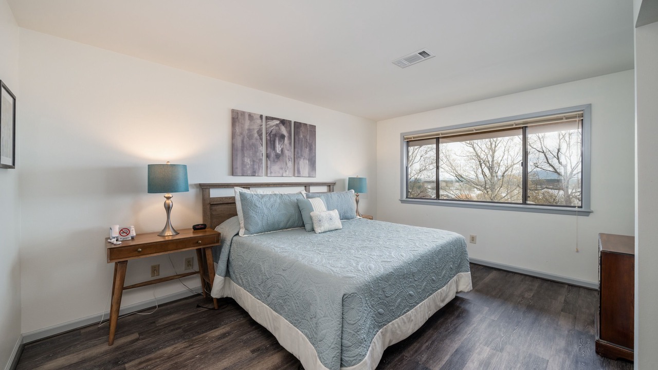 Photo of Bedroom in Lake Hamilton