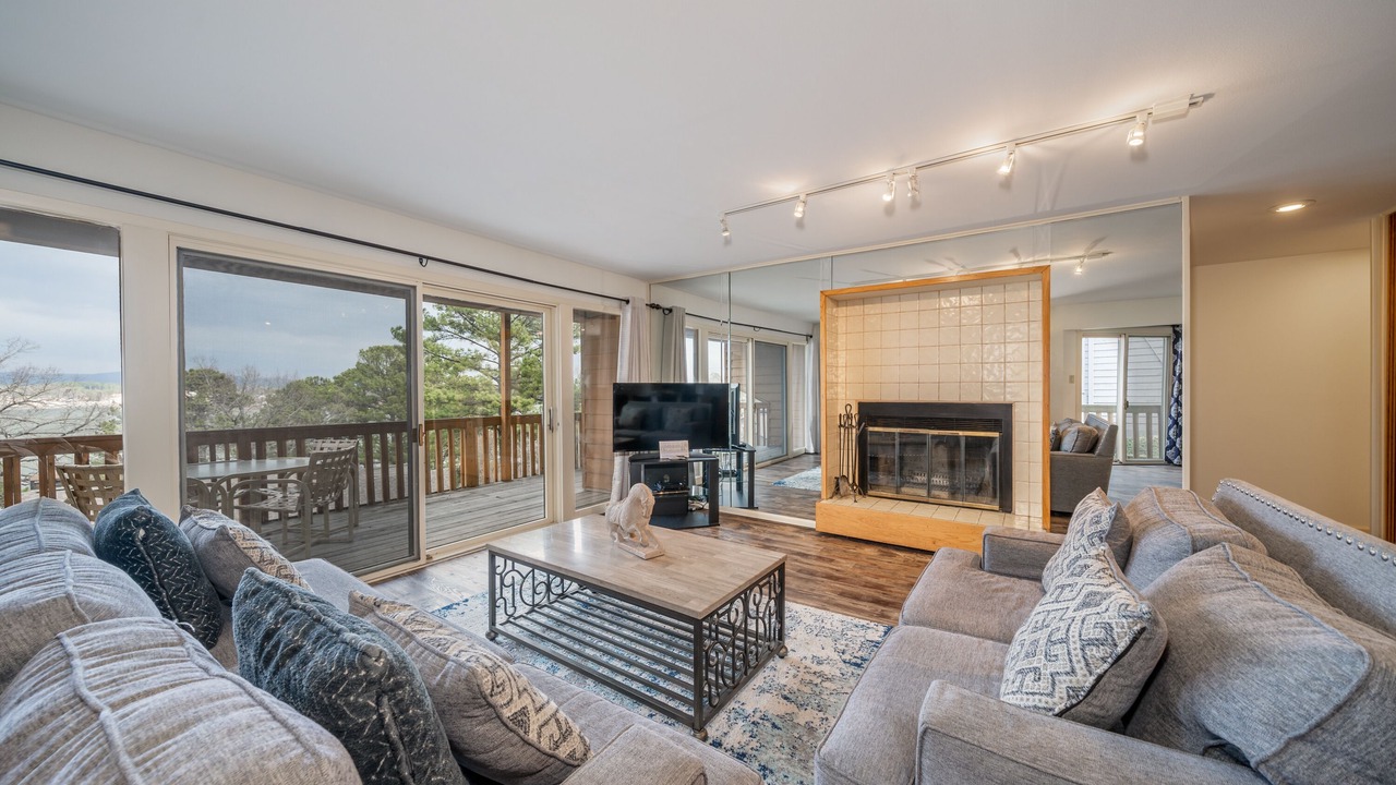 Photo of Livingroom in Lake Hamilton