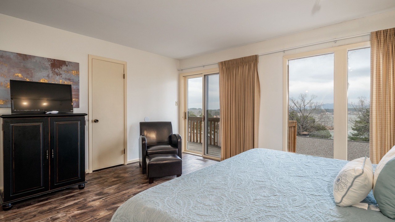 Photo of Bedroom in Lake Hamilton