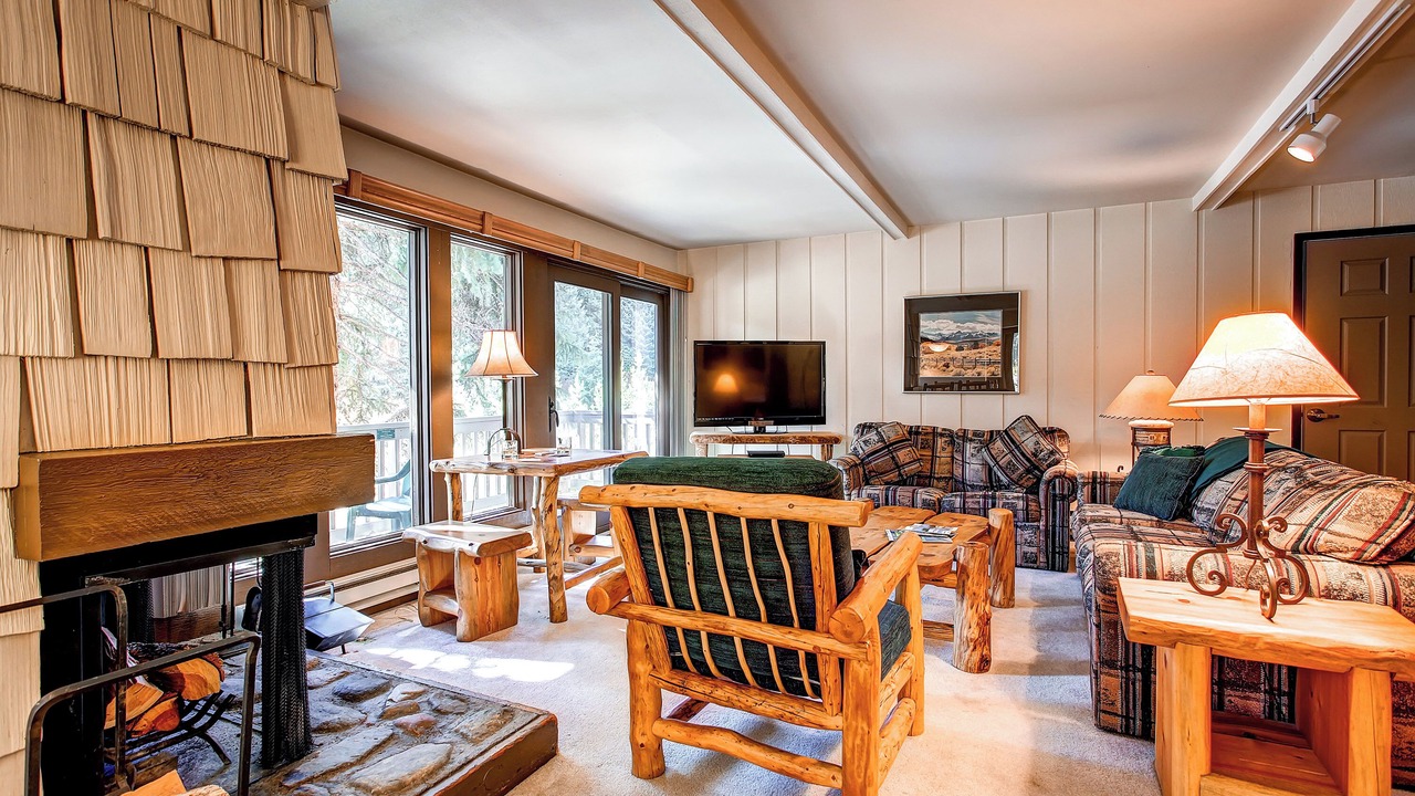 Photo of Livingroom in Peak 9