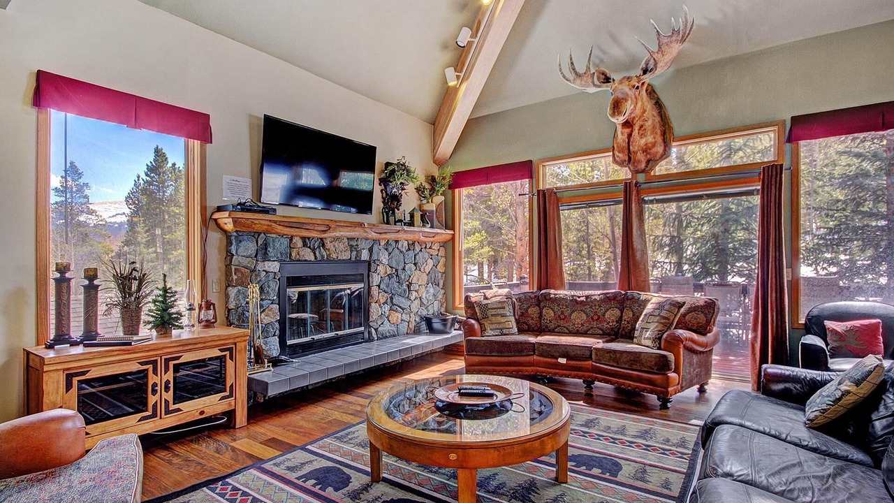Photo of Livingroom in Warrior's Mark West