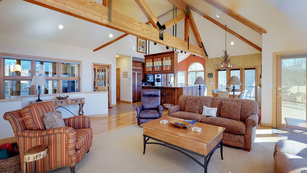Photo of Livingroom in Hamilton Creek