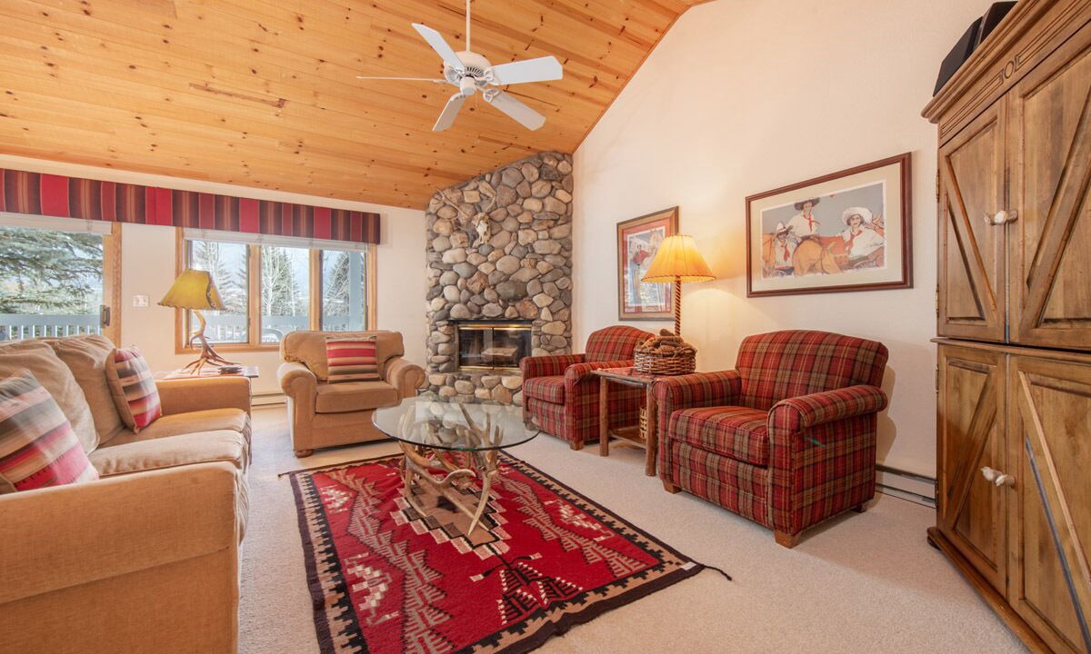 Photo of Livingroom in Teton Pines
